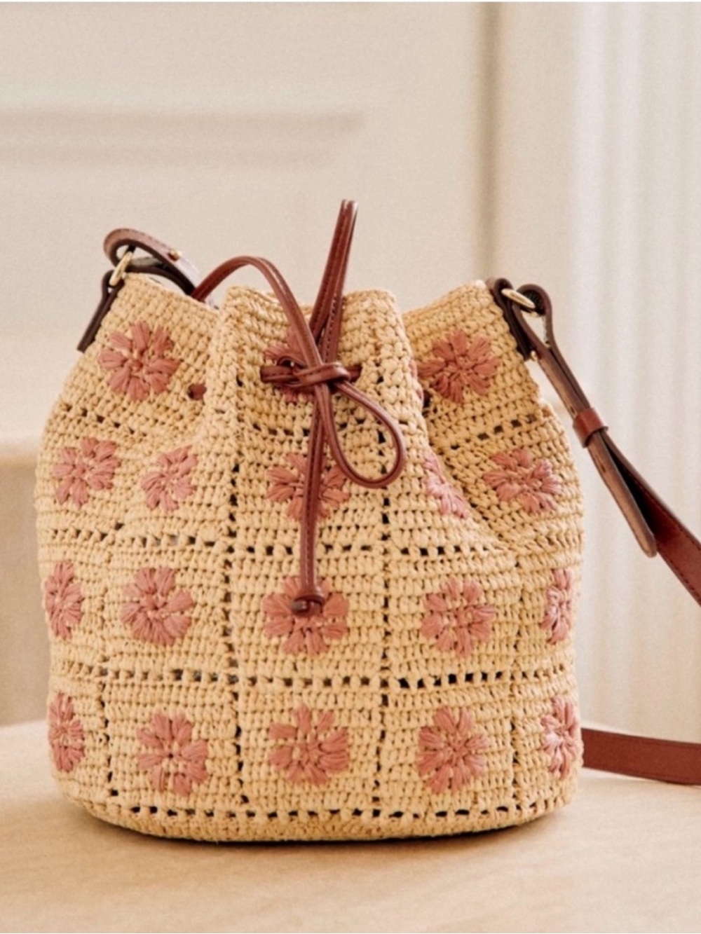 SEZANE - Farrow Embroidered Pink Daisy Wicker Handbag - Beige - LIKE NEW ✨